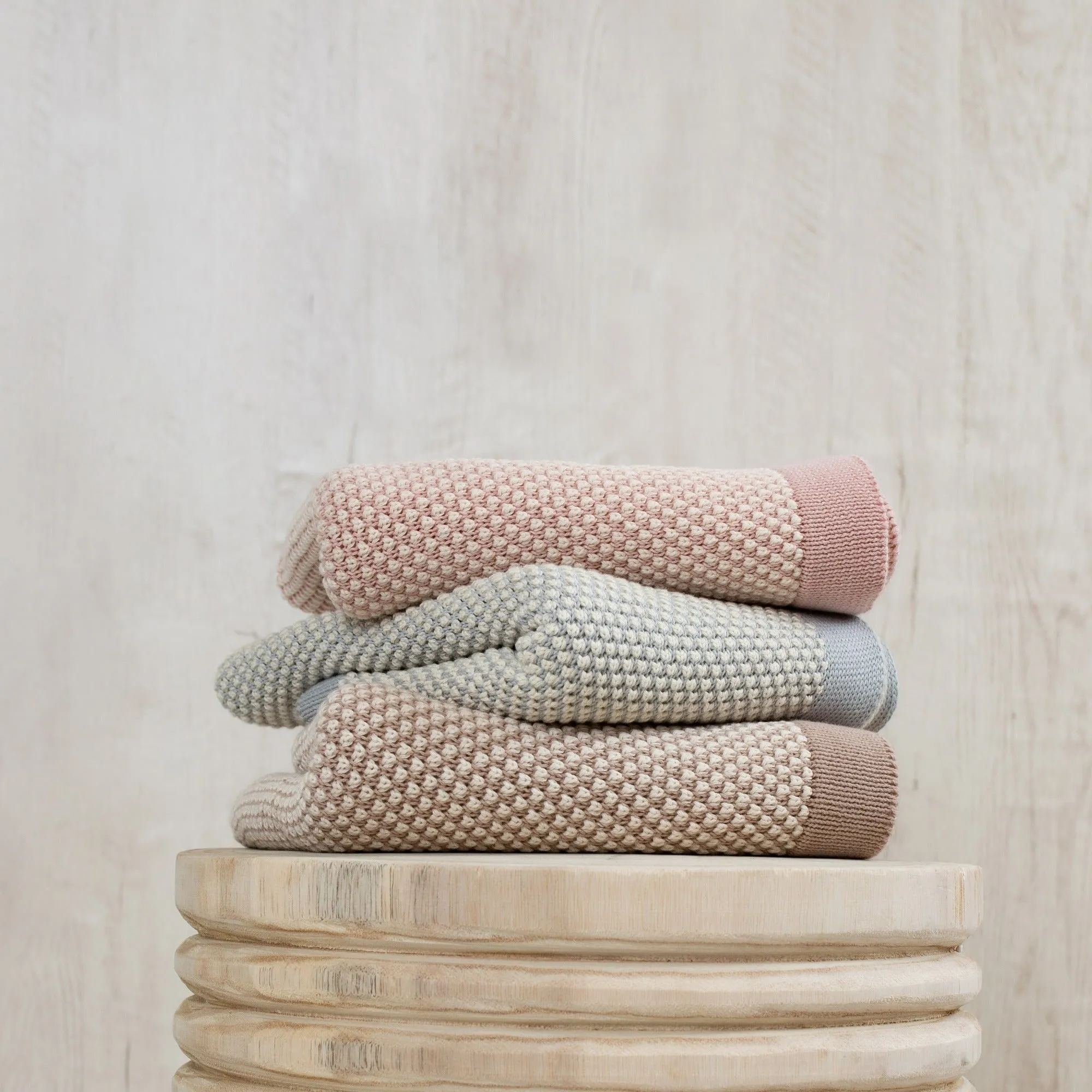 Mon Tresor Two-Tone Knit Blankets